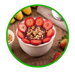 Açaí com morangos e granola